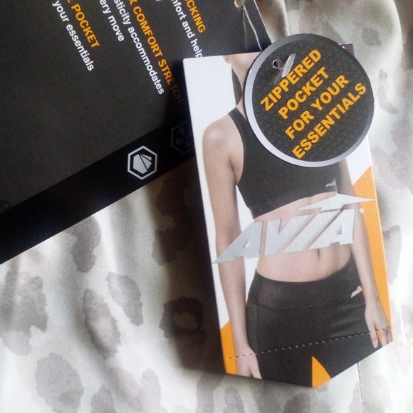 Beautiful muted print taupe bike shorts w/ liner & zippered pocket - Picture 7 of 7